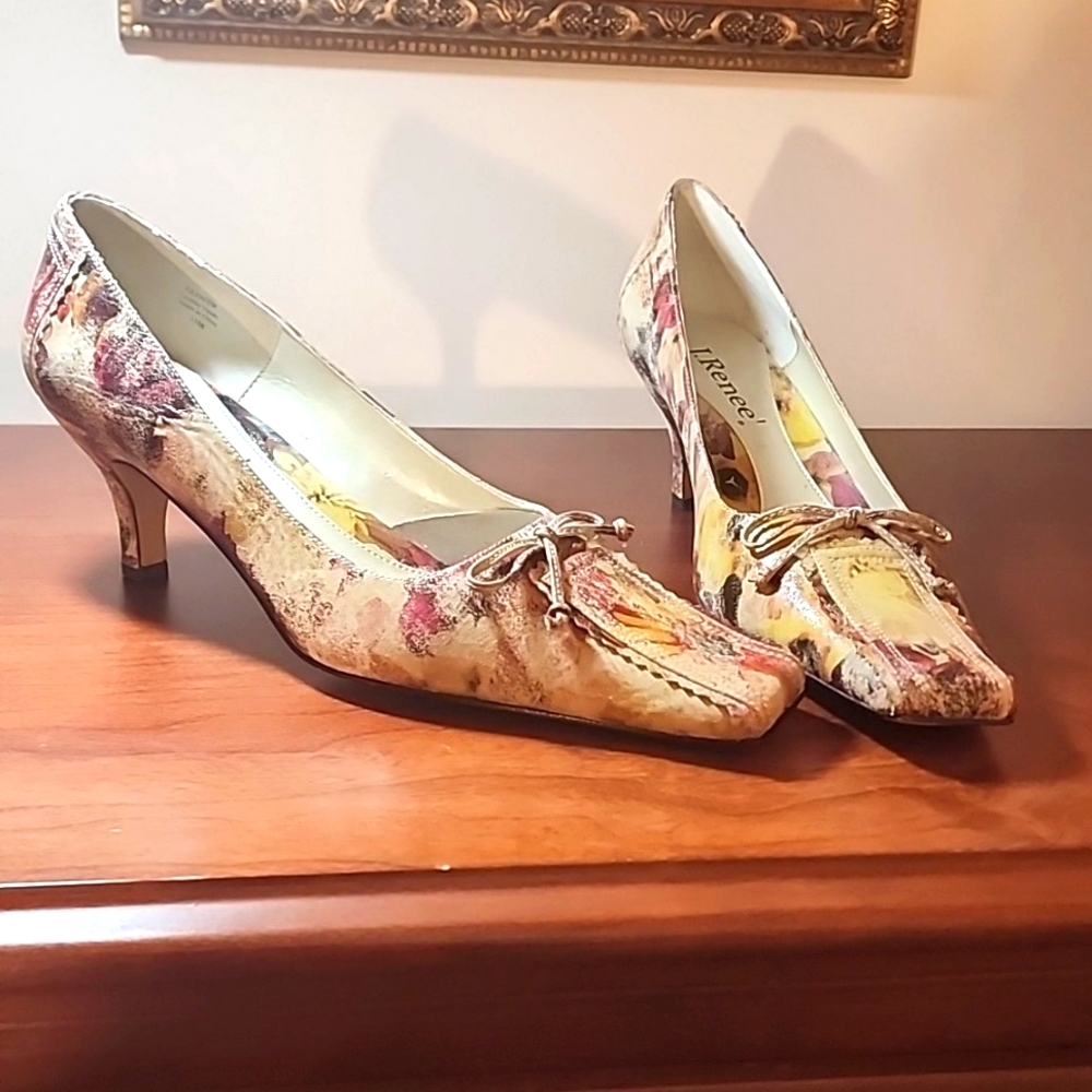 J. Renee' Floral Leather Pump